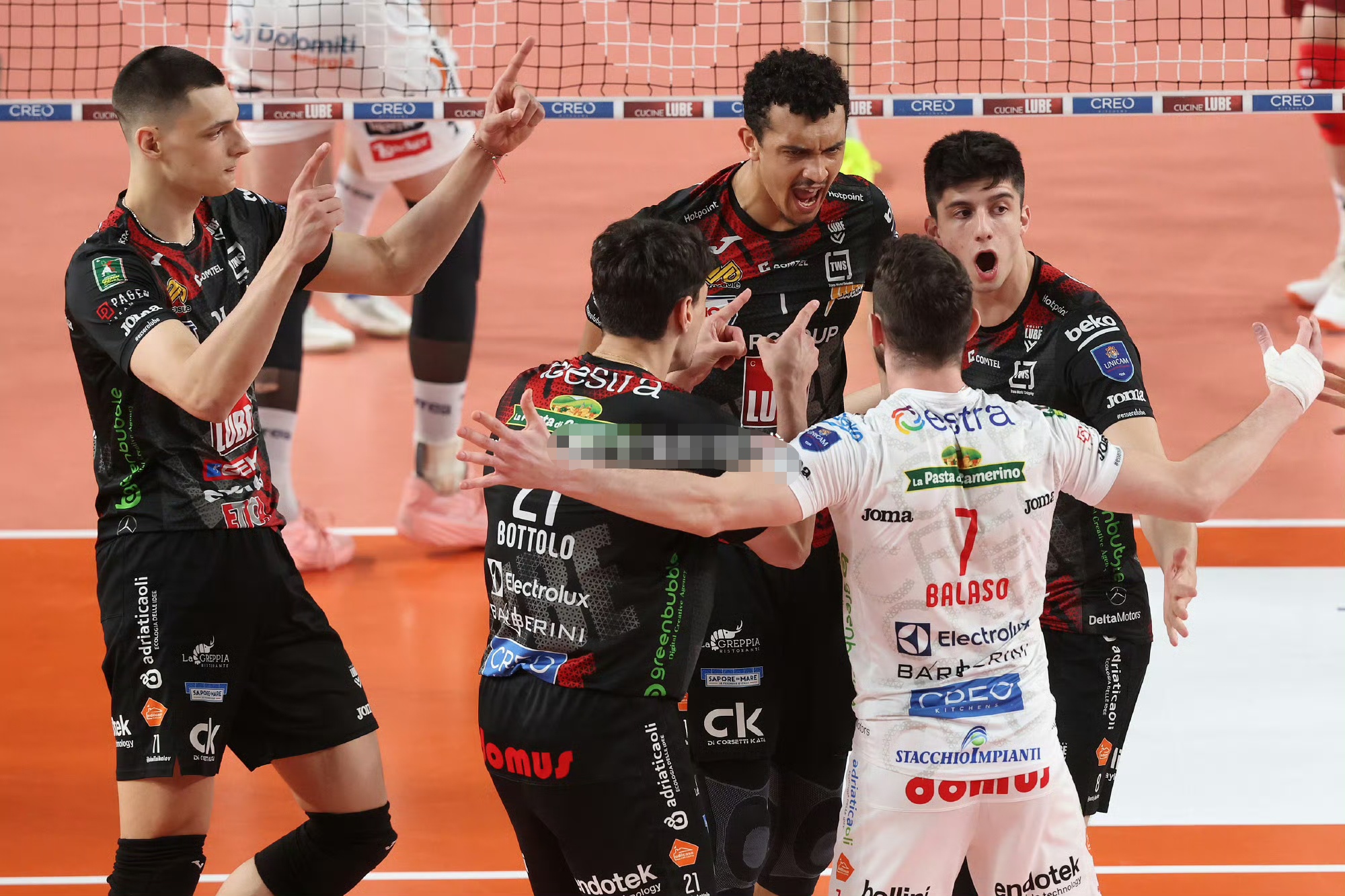 亚博体育-国际比赛日多伦多猛龙备战欧联；复出首秀细节曝光；质疑声仍在；团队化学反应显著-亚博体育